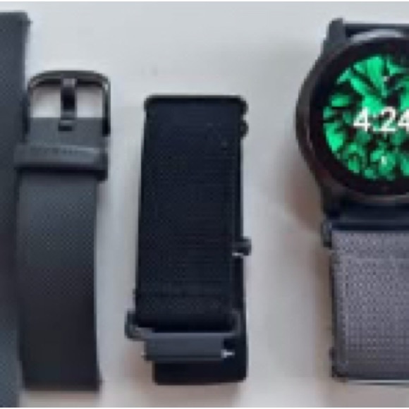 Garmin V2 black watch with 3 straps & charger - Picture 4 of 4